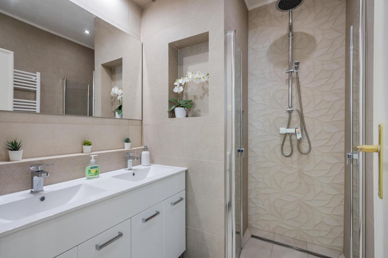 Bpr Ethereal Panoramic With A/c & Balcony Apartman *